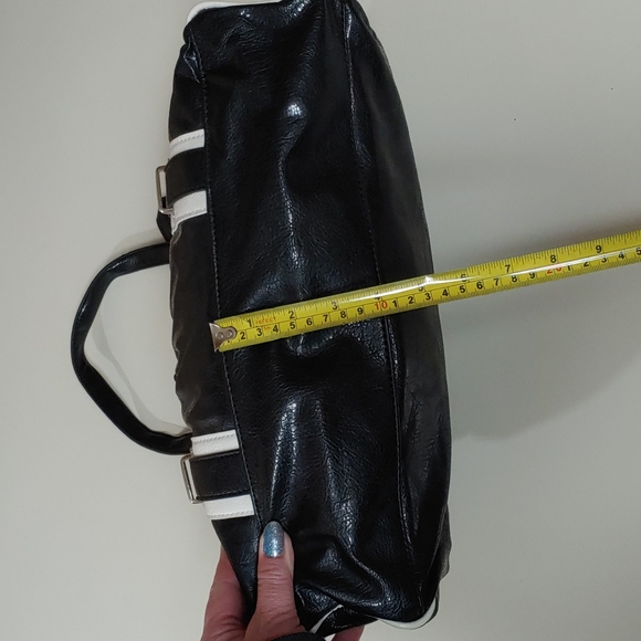 Nicole Miller 🆕 Shiny Leather Shoulder Bag - Picture 11 of 17